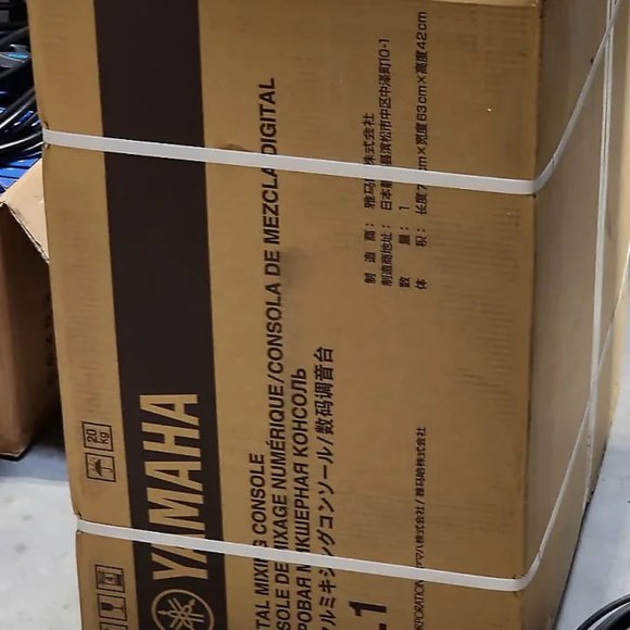 Yamaha QL1 (Contact me) - Picture 2 of 4